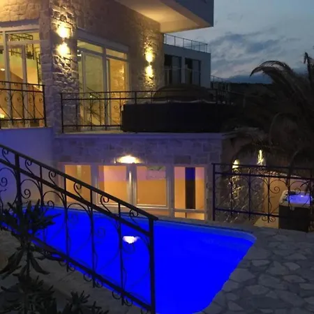 Villa Lotus *