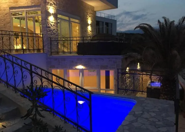 Villa Lotus *
